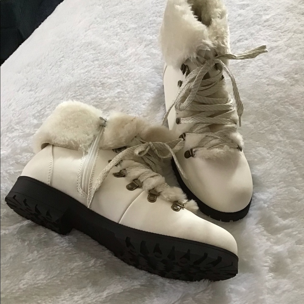 Snow boots